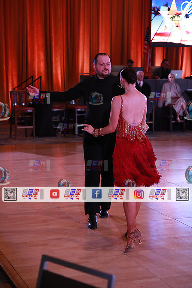 0013_CSBJ8869