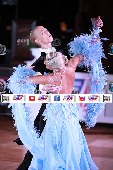 0003_DCDN8570