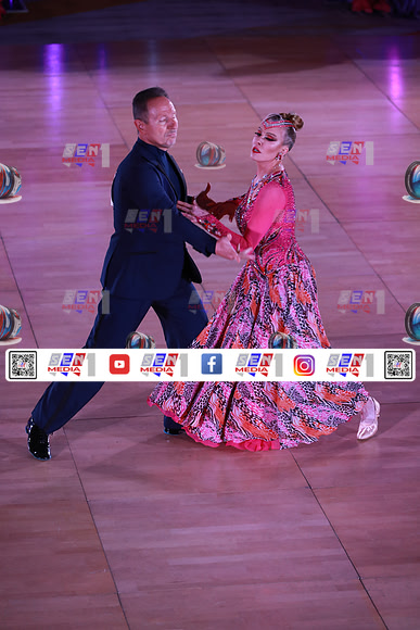 0002_DCDN8977